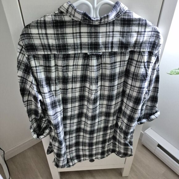 BRANDY MELVILLE SHIRT - Picture 3 of 5